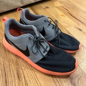Men’s Nike Roshe Run Shoes in Gray and Orange Size 11.5